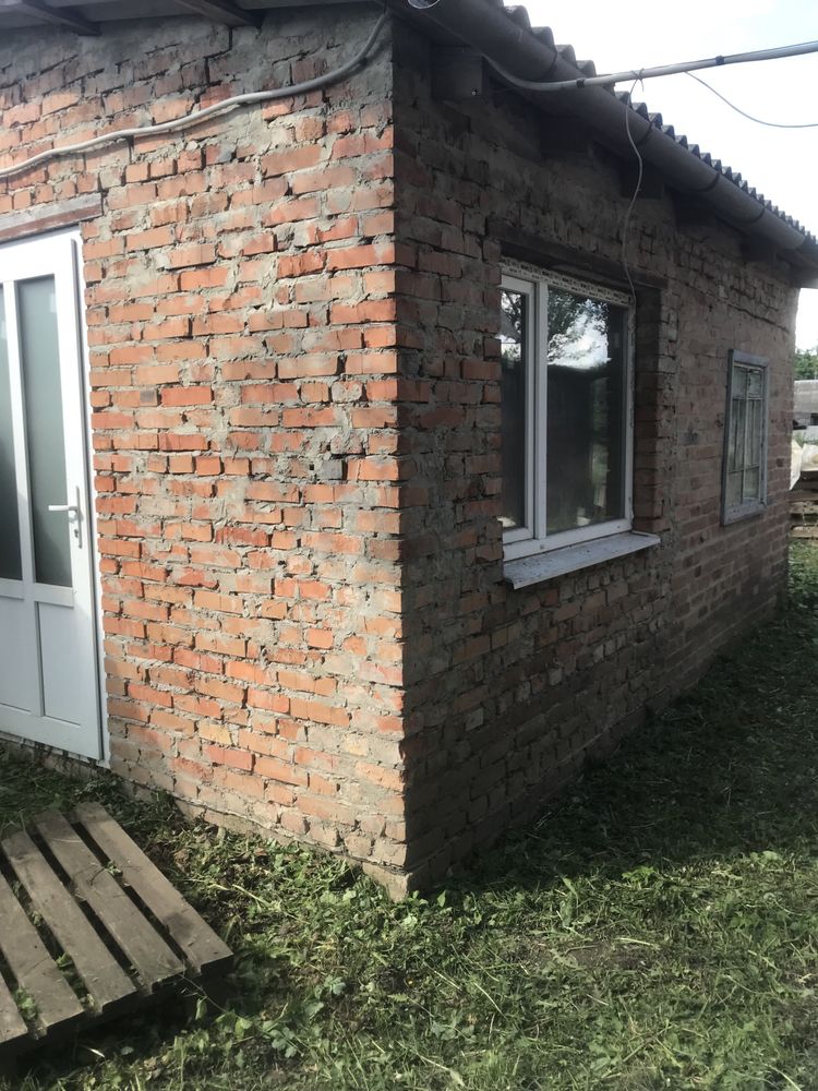 Продам будинок,сарай гараж.