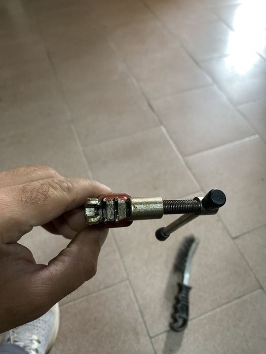 Знімач ланцюга універсальний