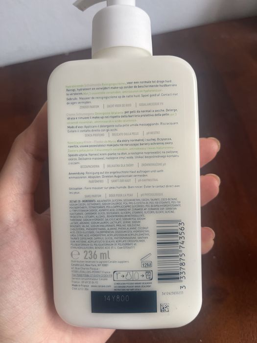 CeraVe nawilżająca kremowa pianka oczyszczająca 236ml