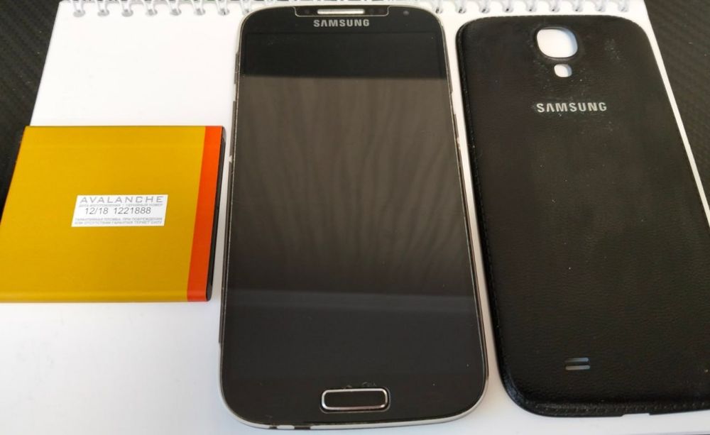 Смартфон Samsung Galaxy S4 (GT-I9500)