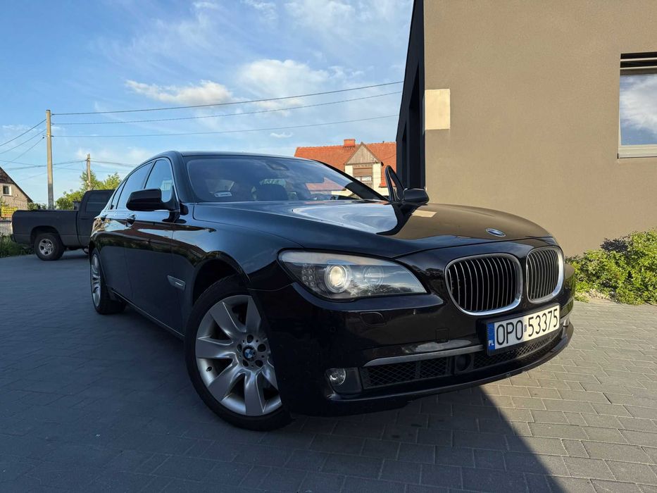BMW 7 F01 , 4.4 benzyna 407 koni .  2009r.