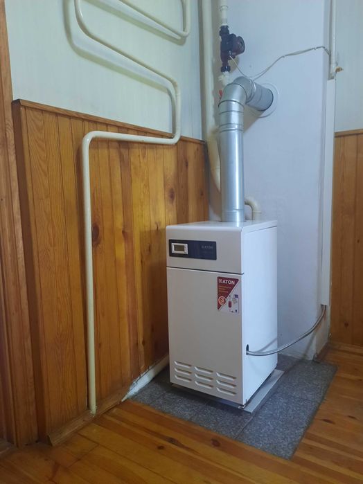 Продаж частини будинку з окремим двором,землею та зручностями.