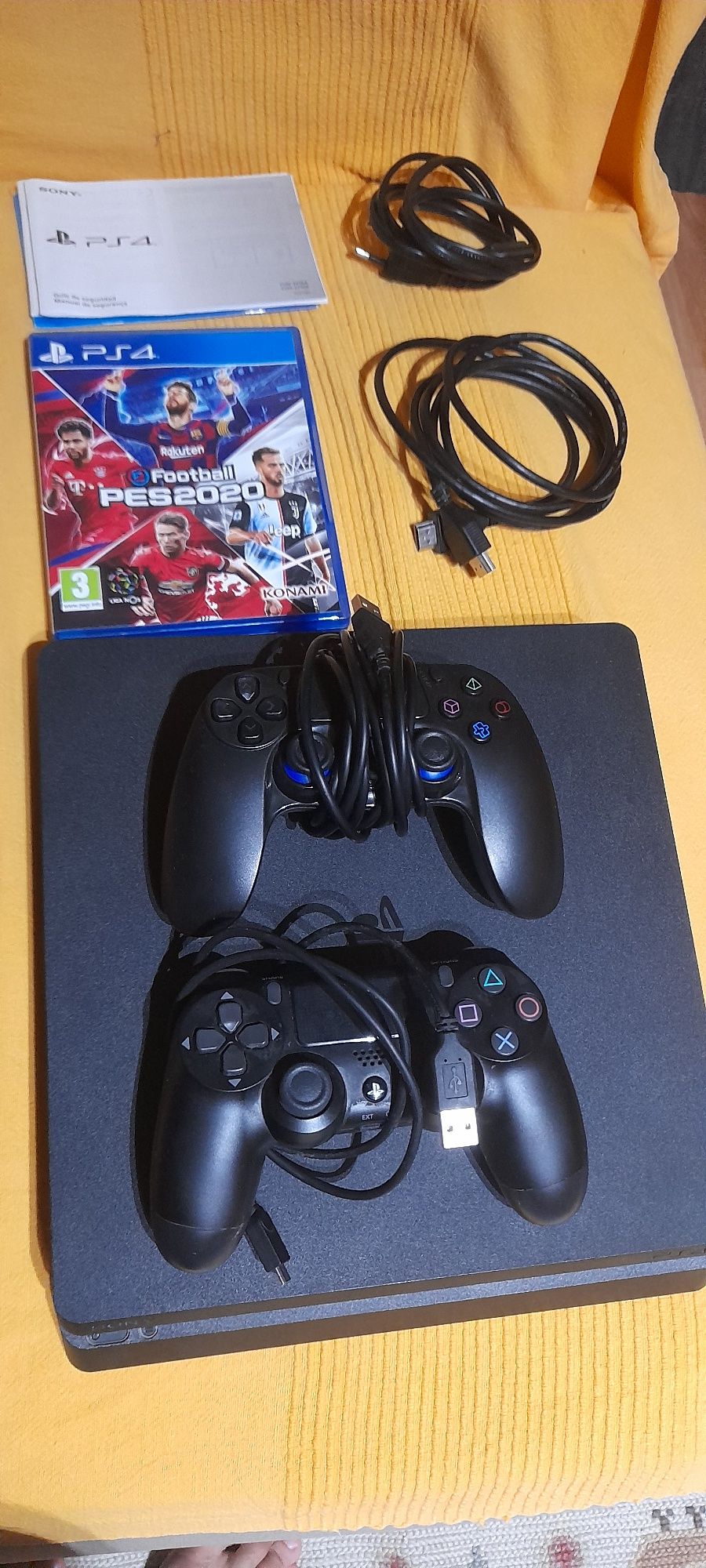 Playstation 4 slim 500gb + jogo PES2020 e dois comandos