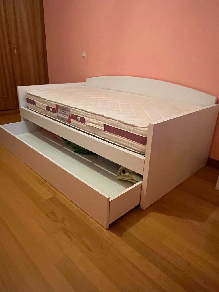 Cama de solteiro com colchão