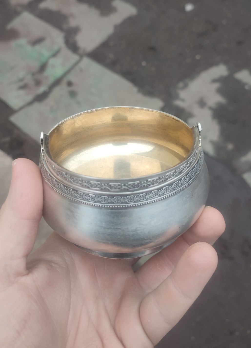 Продам серебряную большую сахарницу (конфетницу),