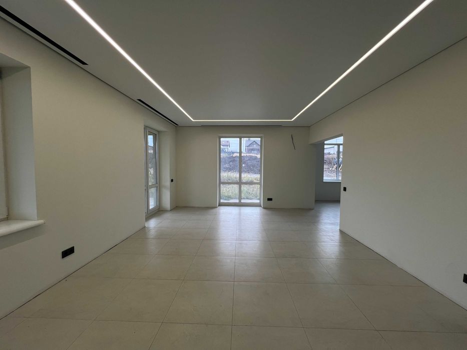 Одноповерховий будинок з частковим ремонтом та гаражем-масив Фортовий!