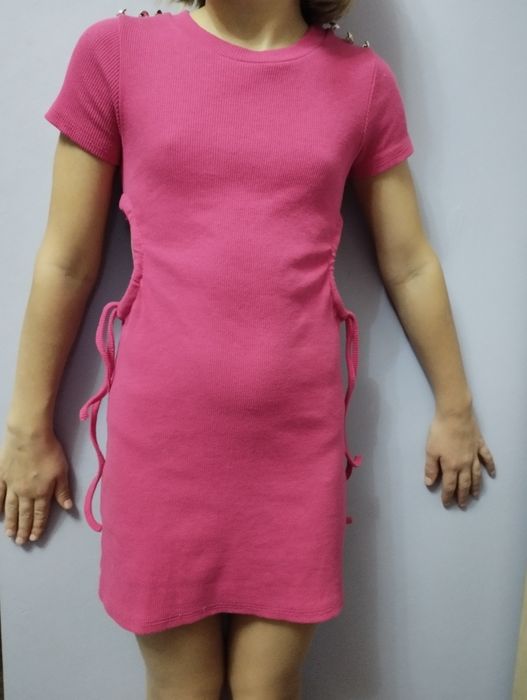 Sukienka z wycięciami