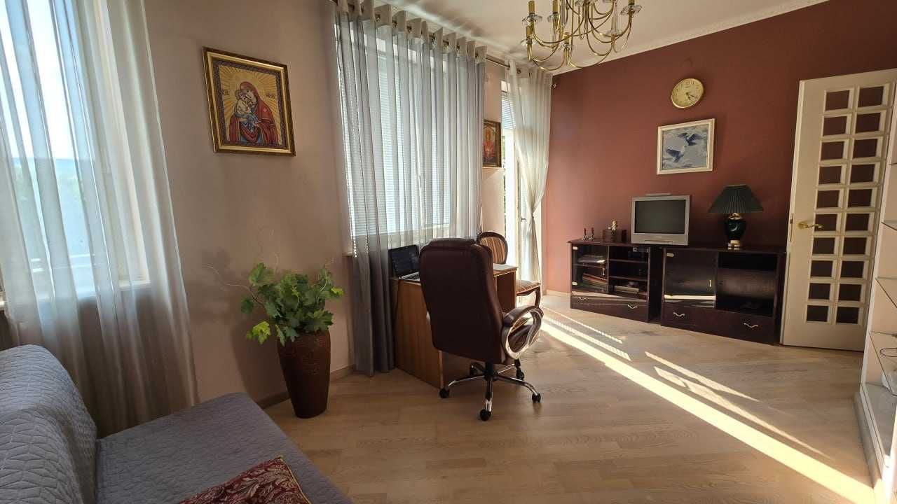 Продаж дворівневої квартири на вул. Конотопській, р-н Коновальця
