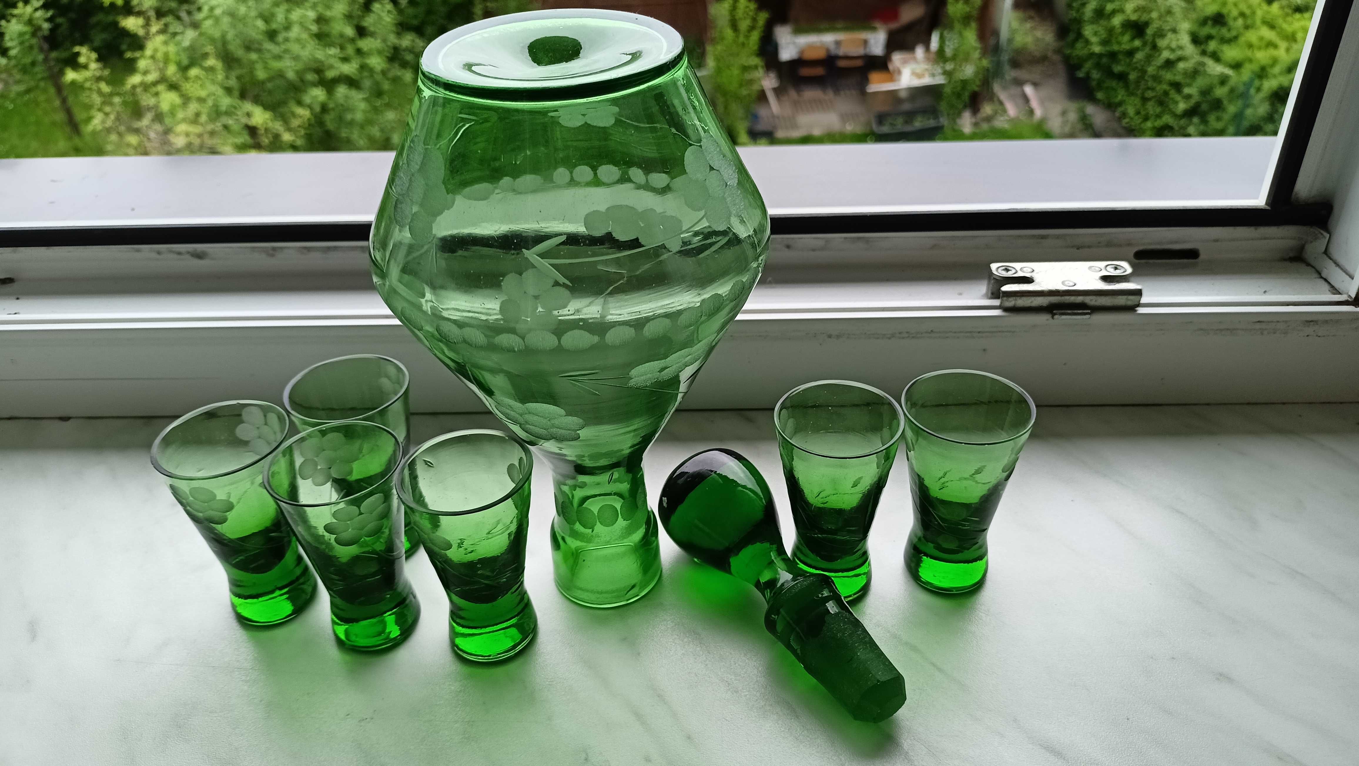 Karafka i kieliszki 6 x PRL, zielony komplet szmaragd