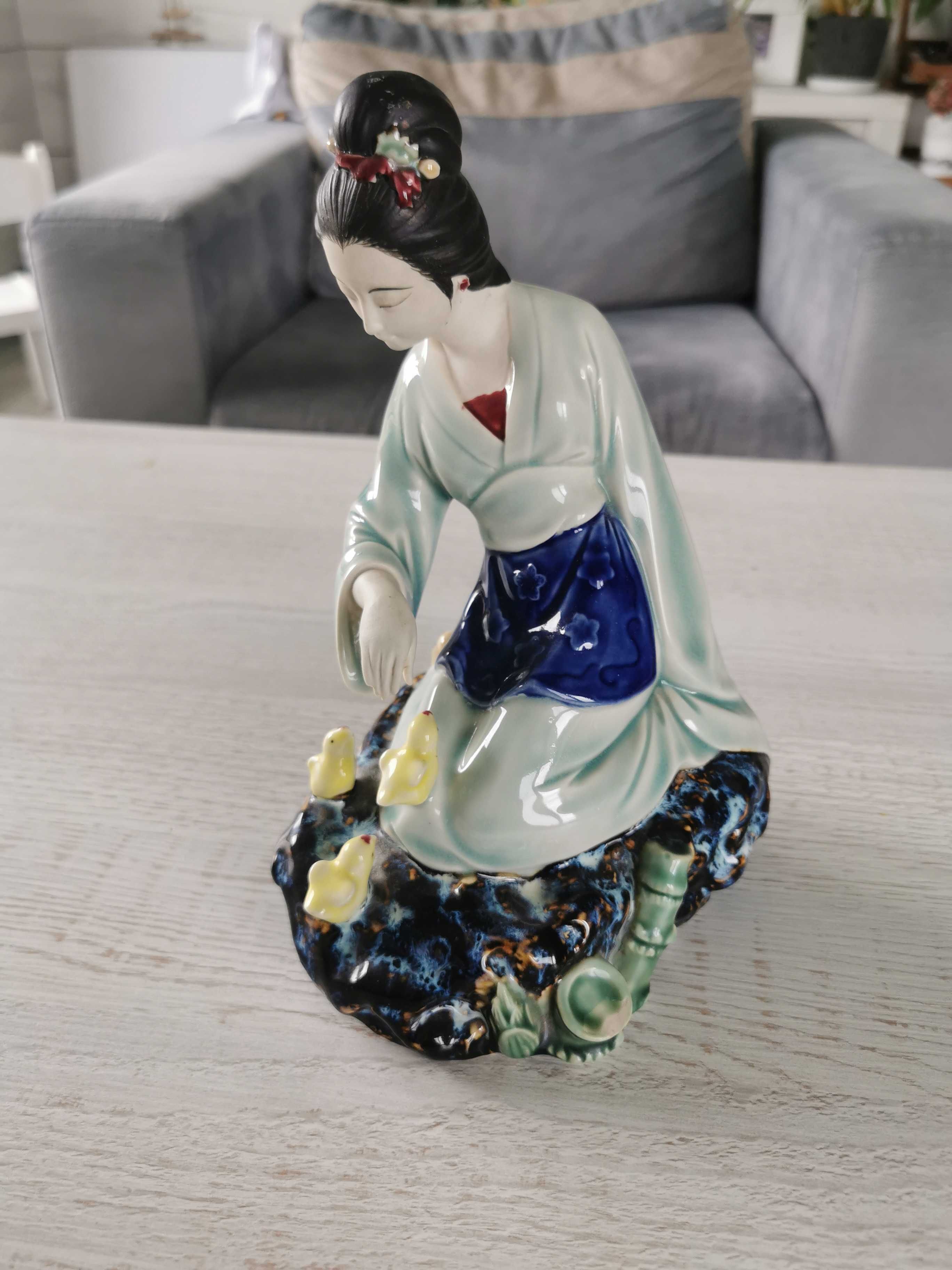 Piękna porcelanowa figurka kobiety - Azja / Chiny /Japonia