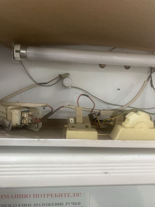 Холодильник. Працює але не холодить