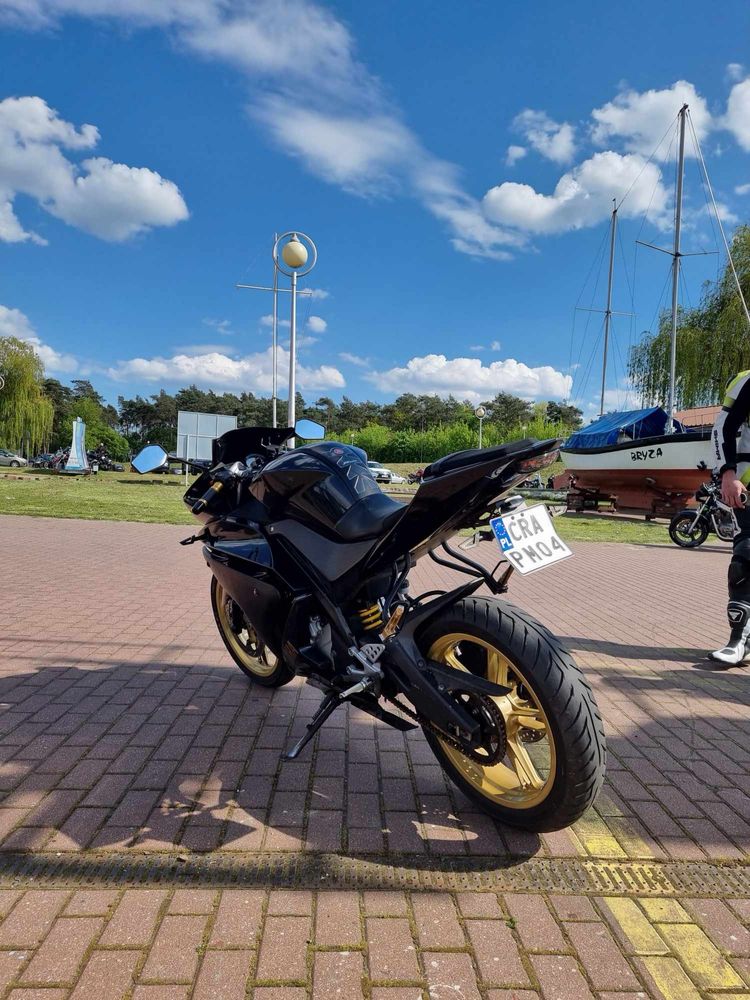 Yamaha YZF r125 Black & Gold