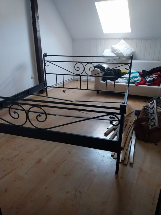 Metalowa rama łóżka