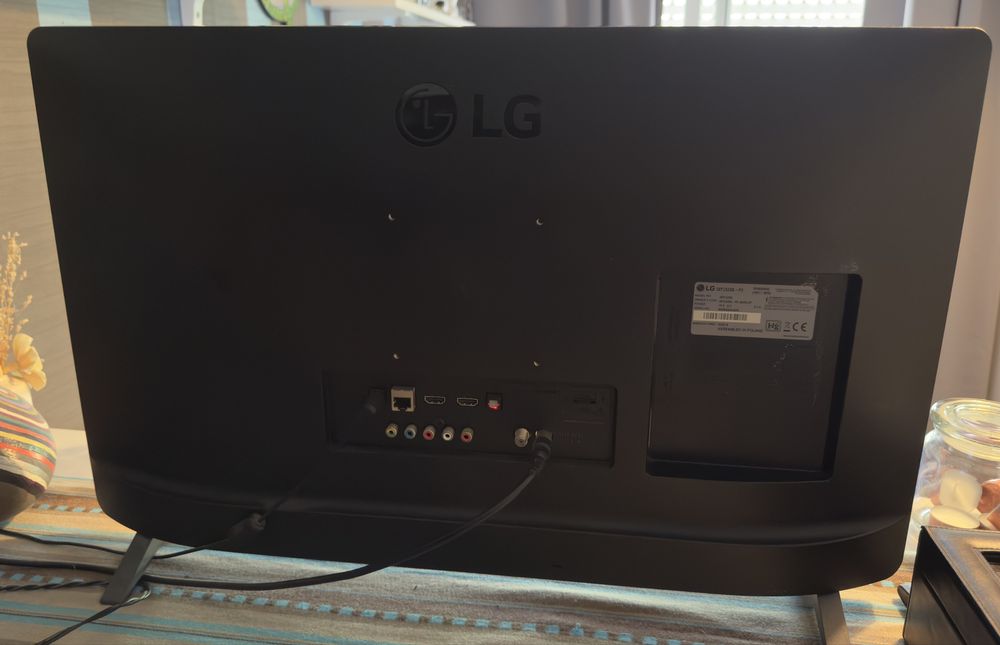 Smart TV LG 28'' com defeito no ecrã