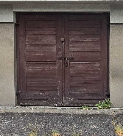 Garaż w bloku | Katowice, os. Ptasie | Wjazd z ulicy | Prąd