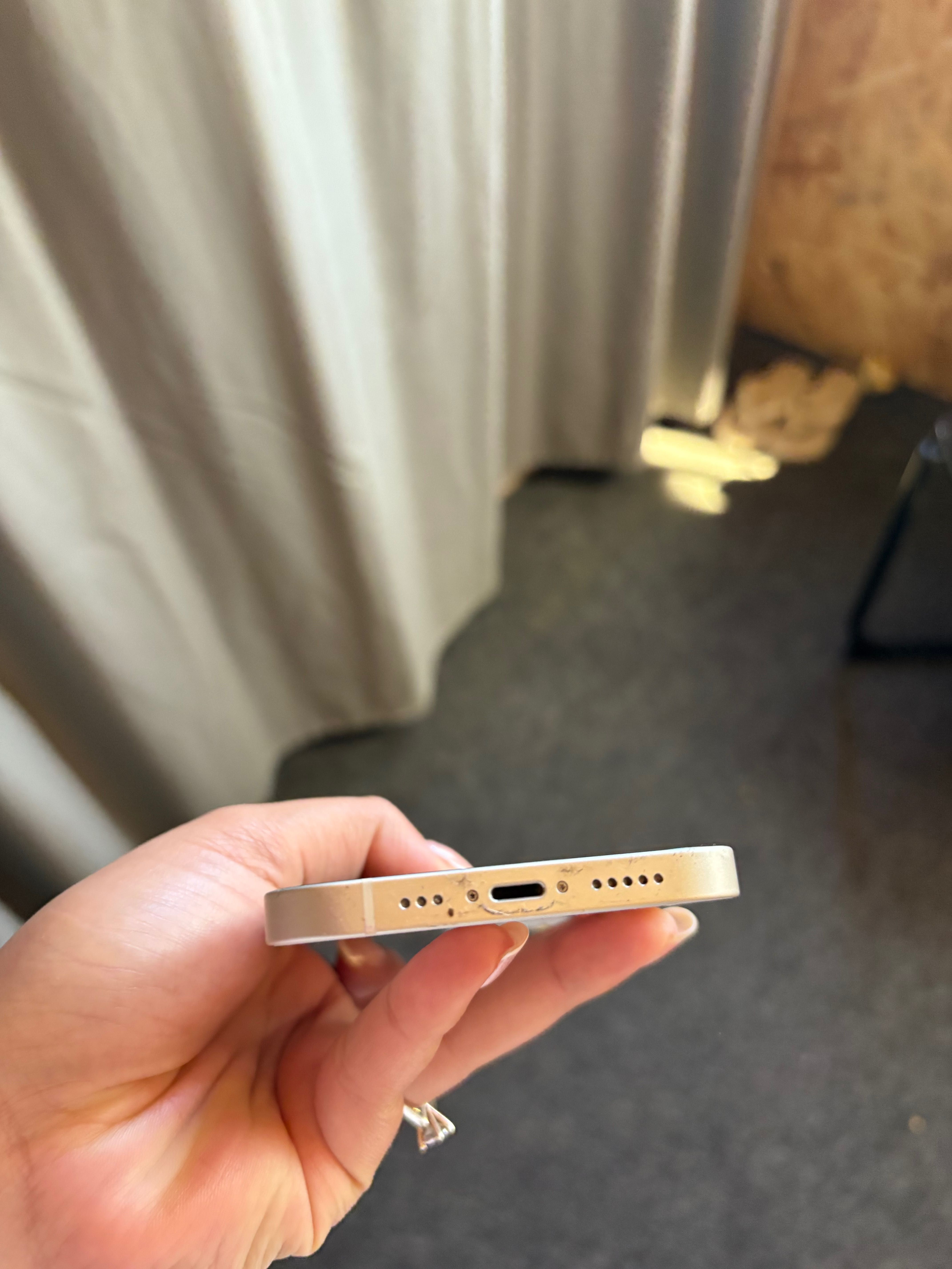 iPhone 13 256gb com ecrã partido