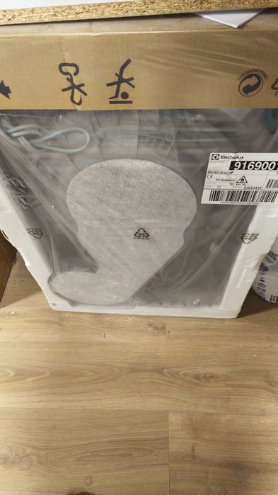 Nieużywana suszarka indesit