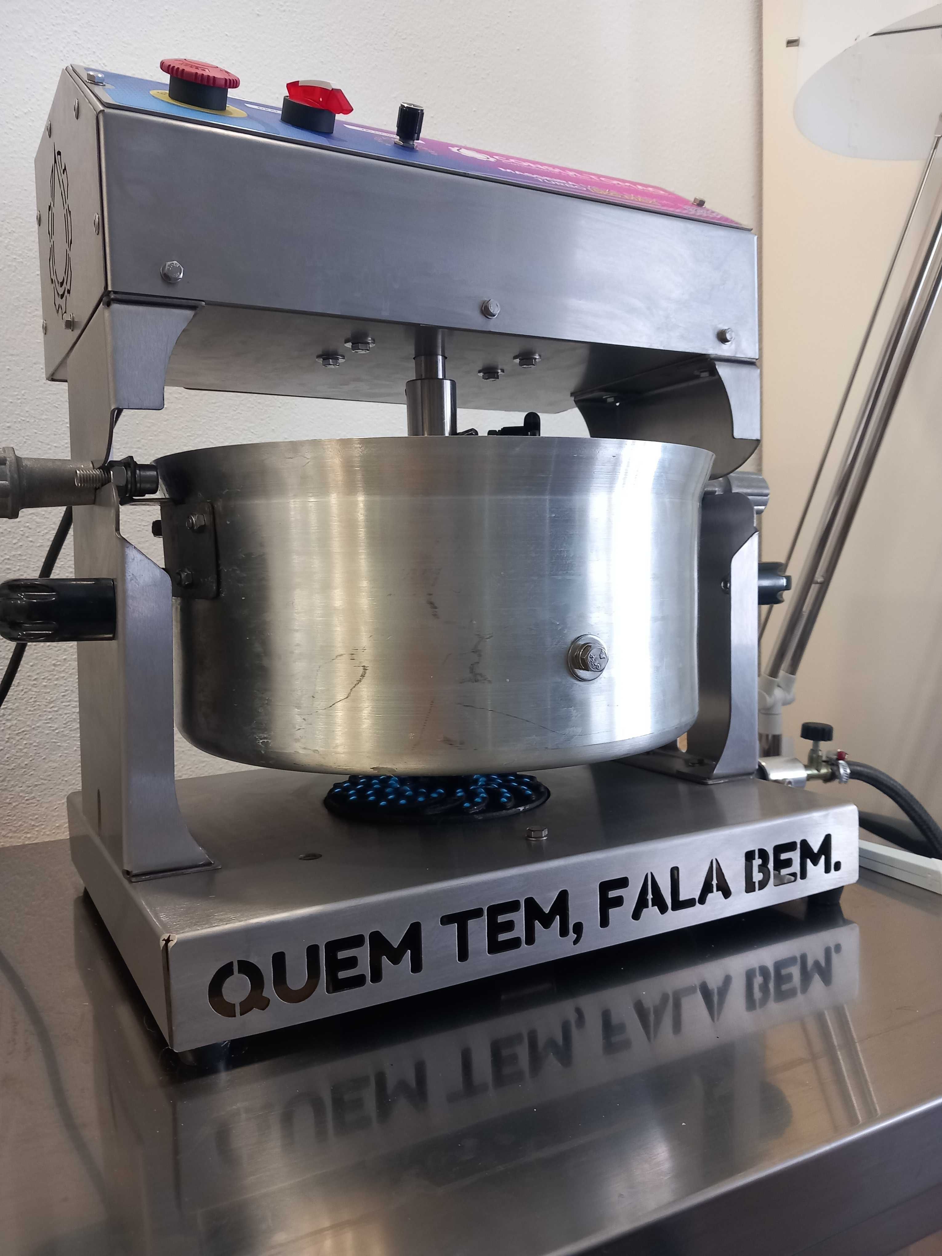 Máquina de Fabricar Salgadinhos e Doces - Pouco uso