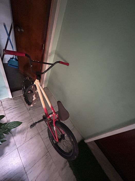 Bicicleta BMX.