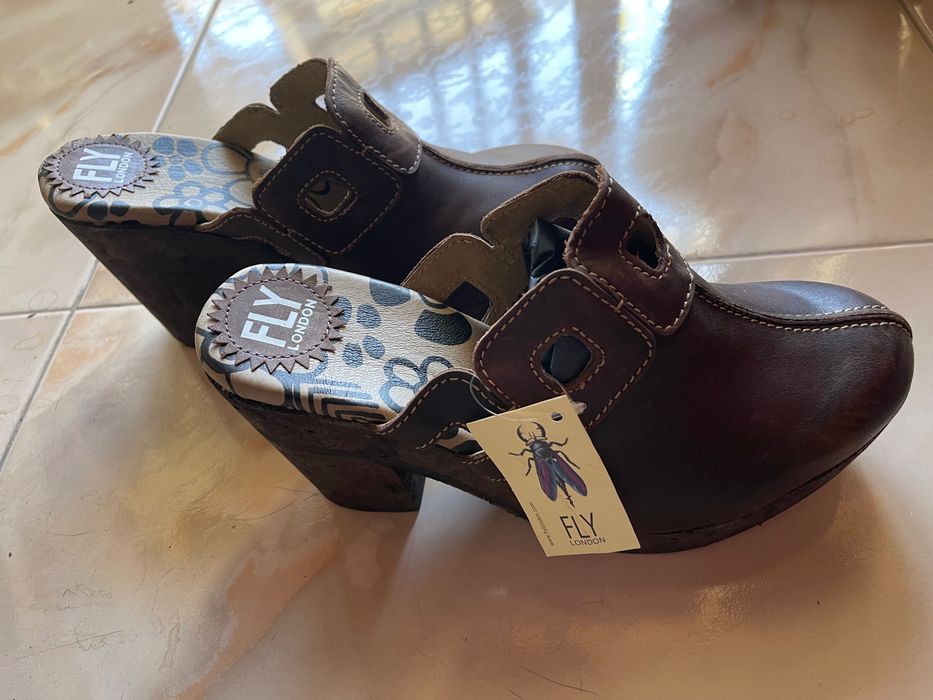 Socas Fly London NOVAS com etiqueta Castanho