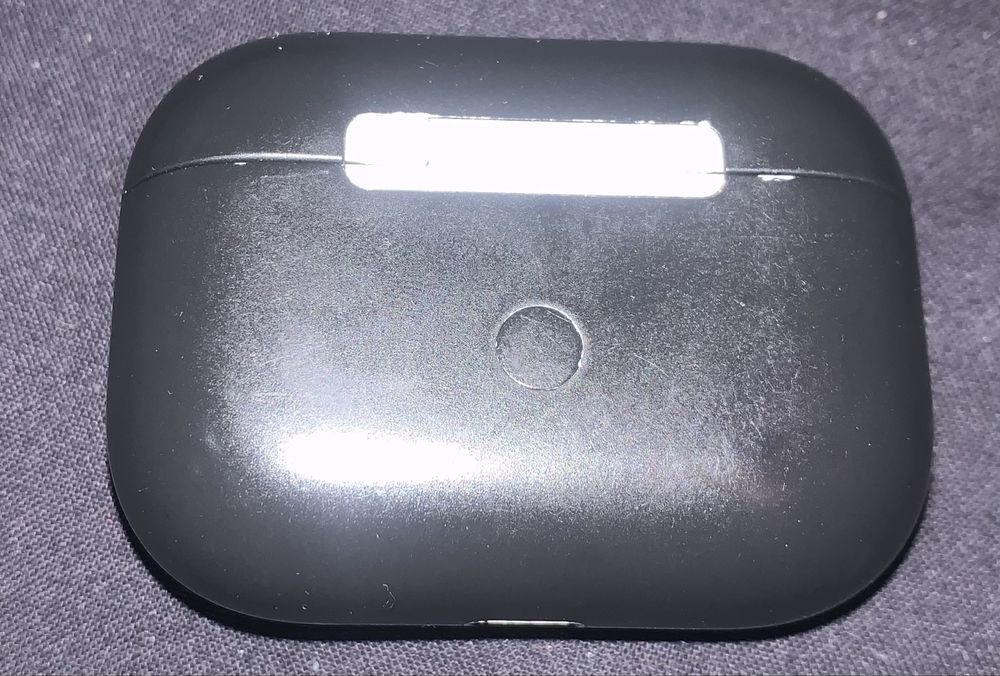 AirPods Pro (black) with MagSafe Charging Case