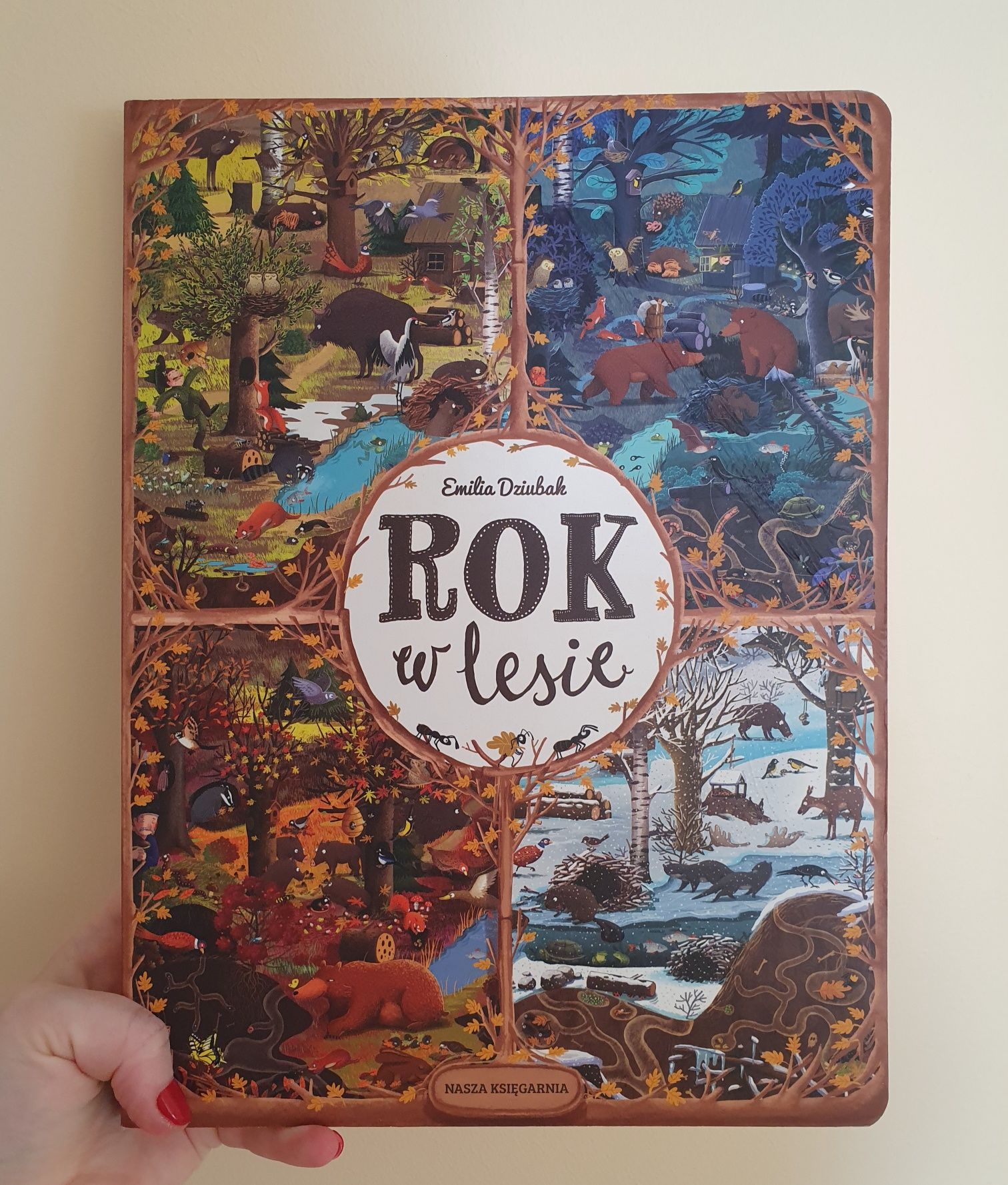Książka dla dzieci Rok  w lesie Emila Dzubak