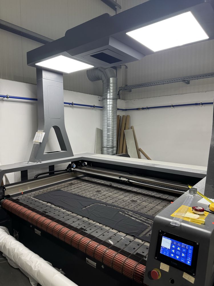 Maquina corte laser p/textil 2 cabeças camera continuo