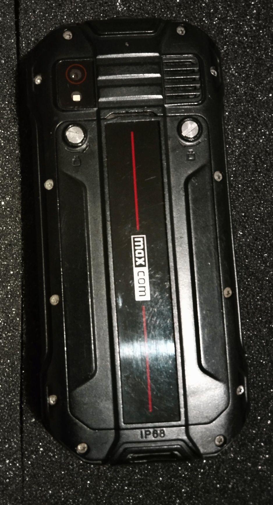 Maxcom MM917 z ładowarką Samsung.