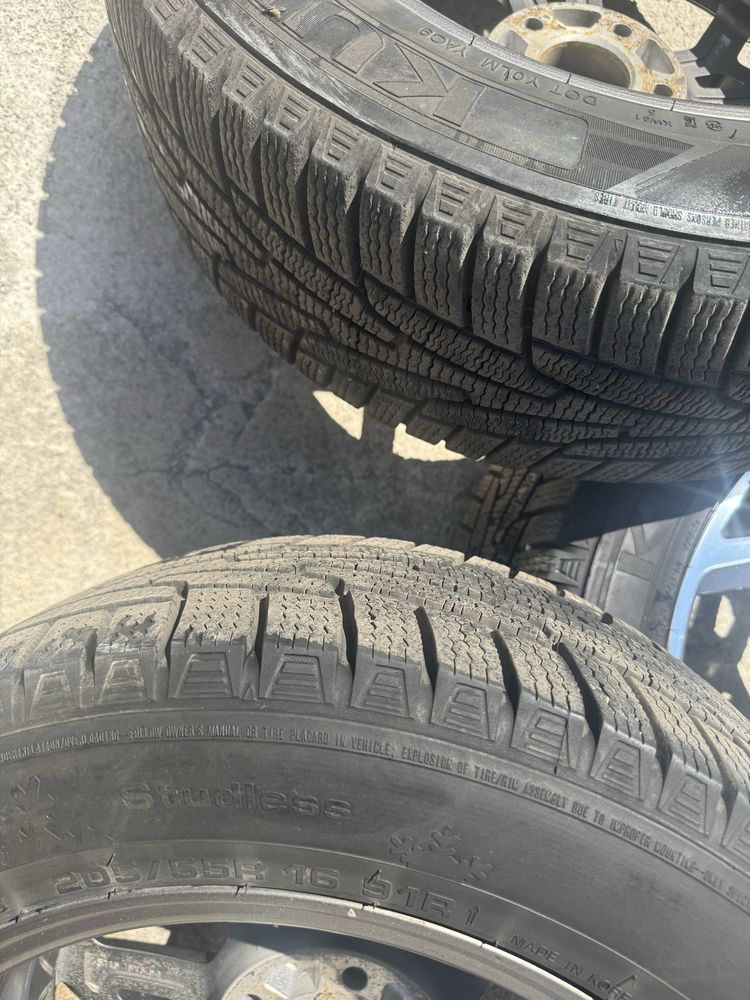 Диски з датчиками і зимовою резиною R16 205 55