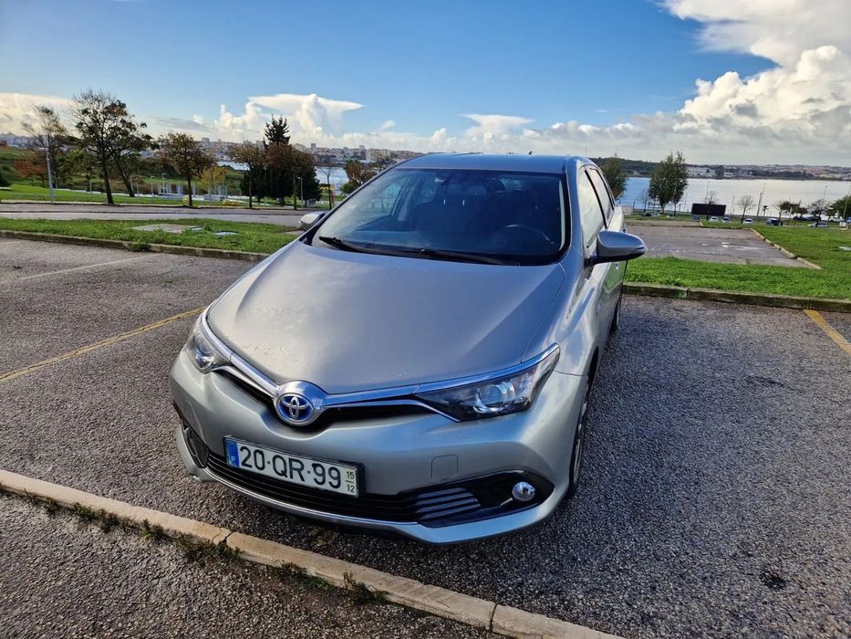 Toyota Auris 1.8 HSD Comfort +P.Sport+Navi
