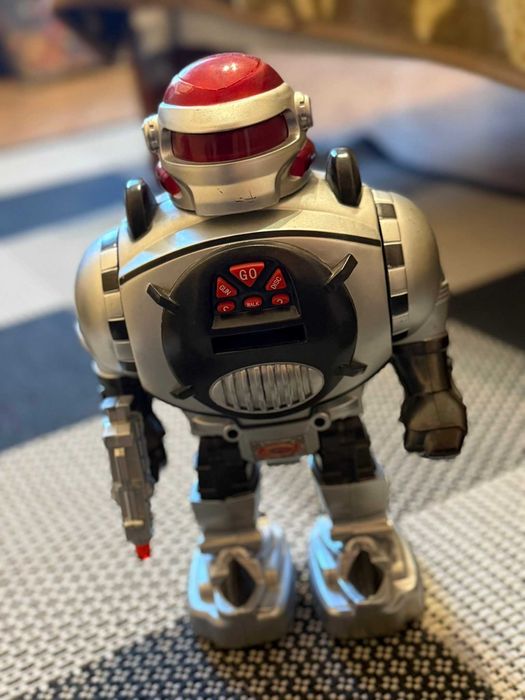 Робот на пульті / на батарейках - Космічний Воїн