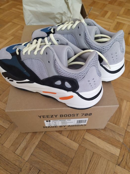 yeezy boost  700  37 1/3