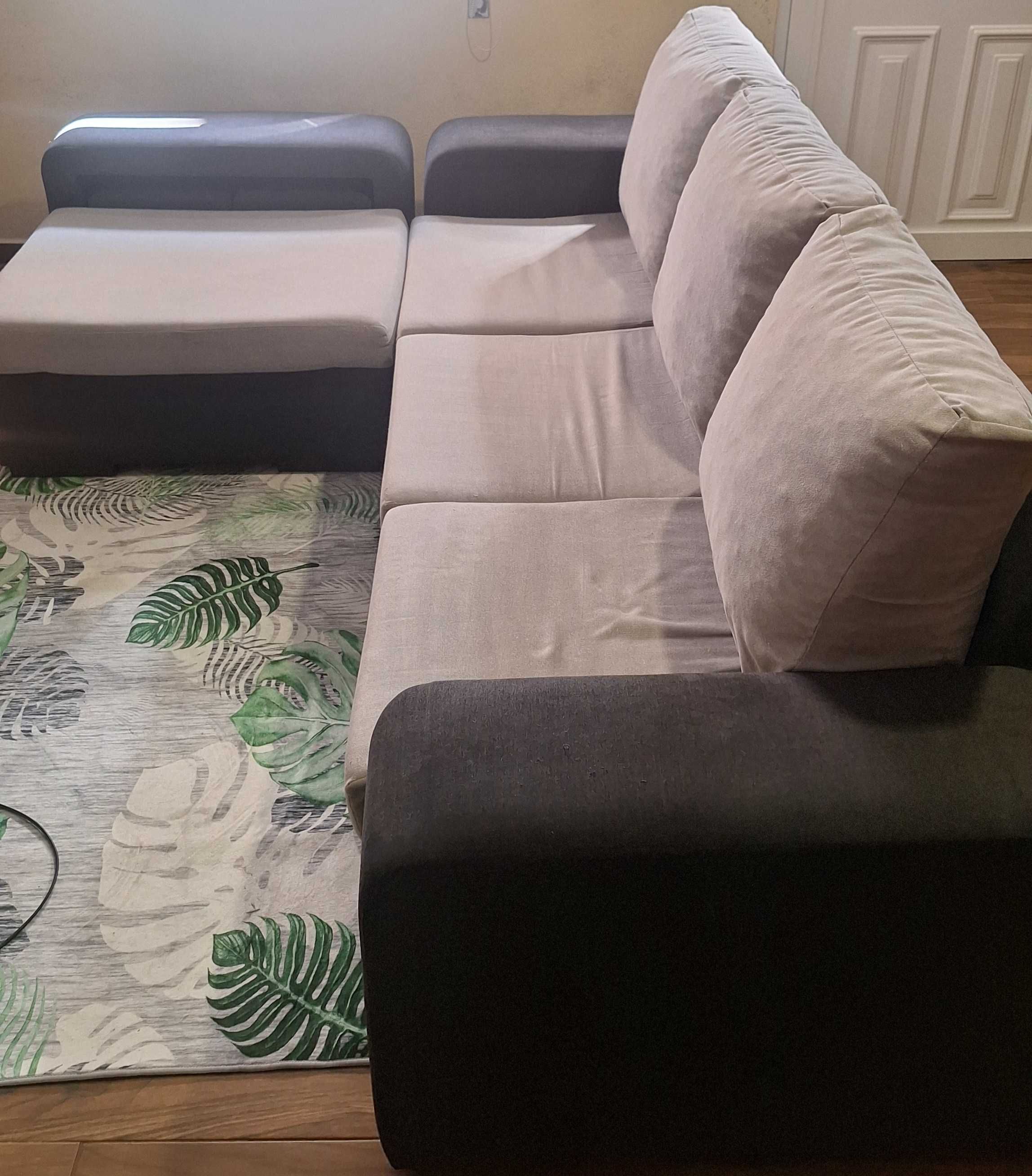 Sofá Chaise Longue Reversível com Puffs