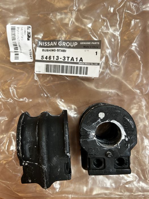 Оригінальні втулки стабілізатора NISSAN  54613-3TA1A