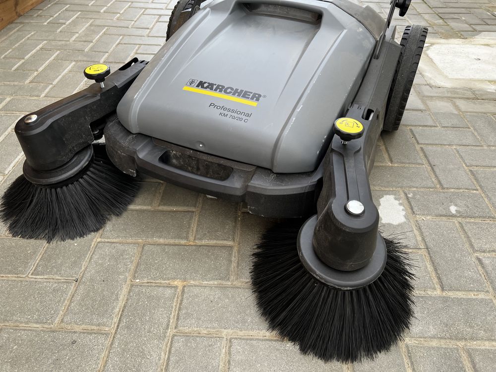 Vassoura manual Karcher  km70 com dois braços