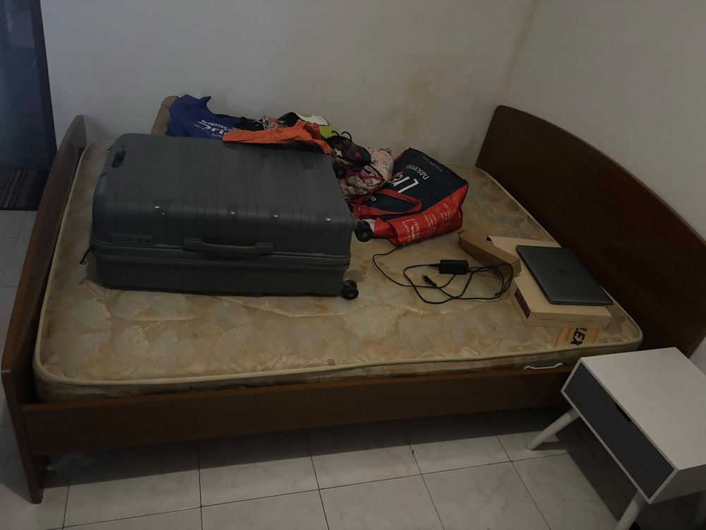 Cama e colchao usado