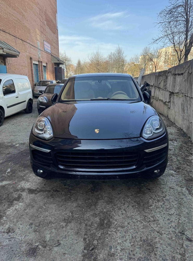 Капот Porsche Cayenne  в хорошем состоянии Lc9x