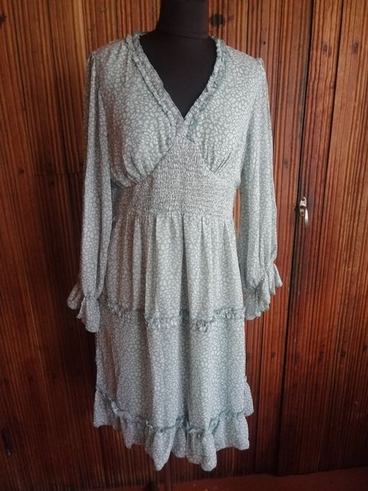 Легке жіноче плаття