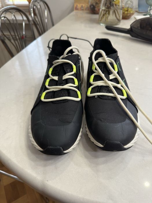 Чоловічі кросівки