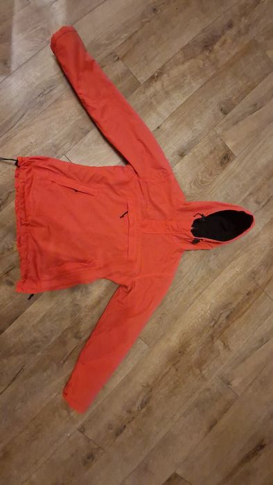 Демісезонна жіноча куртка