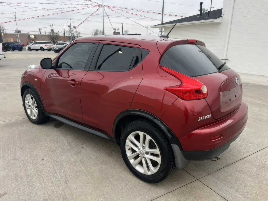 Nissan Juke SV      2013