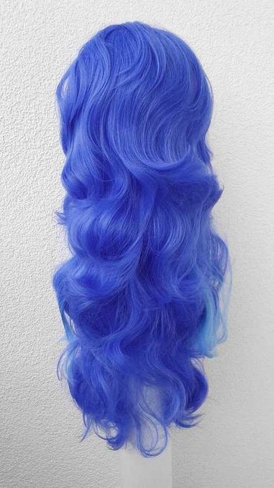 Niebieska falowana długa peruka bez grzywki z pasemkami cosplay wig
