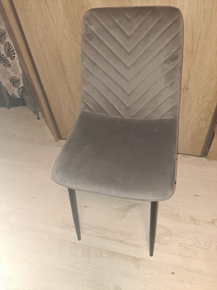 Sprzedam  4  nowe krzesła tapicerowane