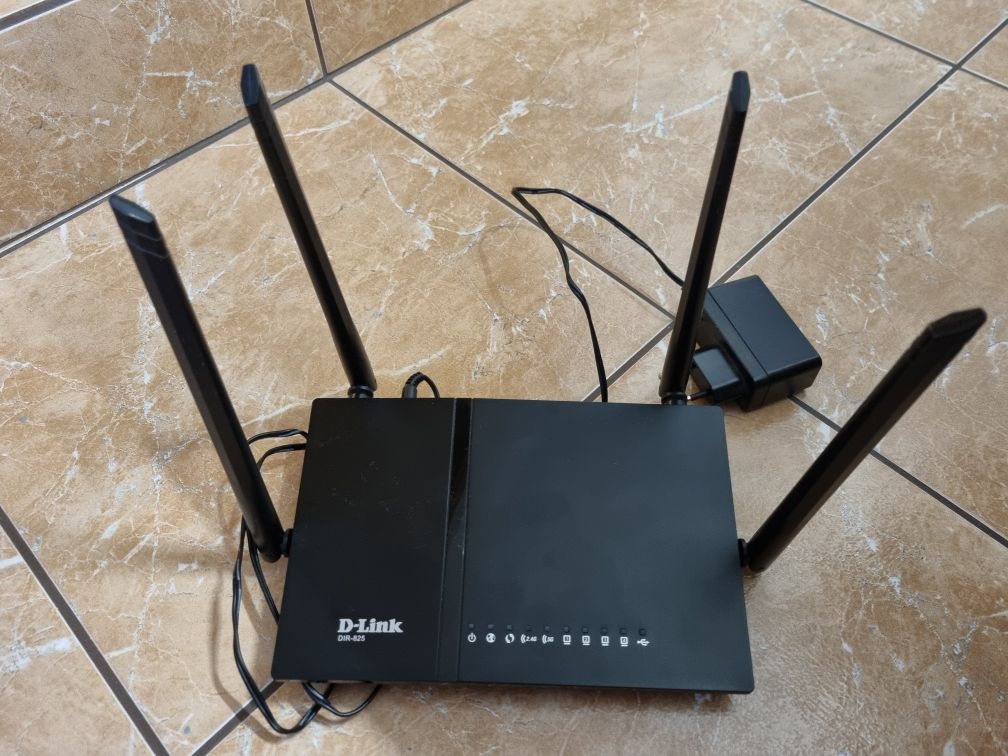 Router D-Link DIR-825 802.11ac (Wi-Fi 5)