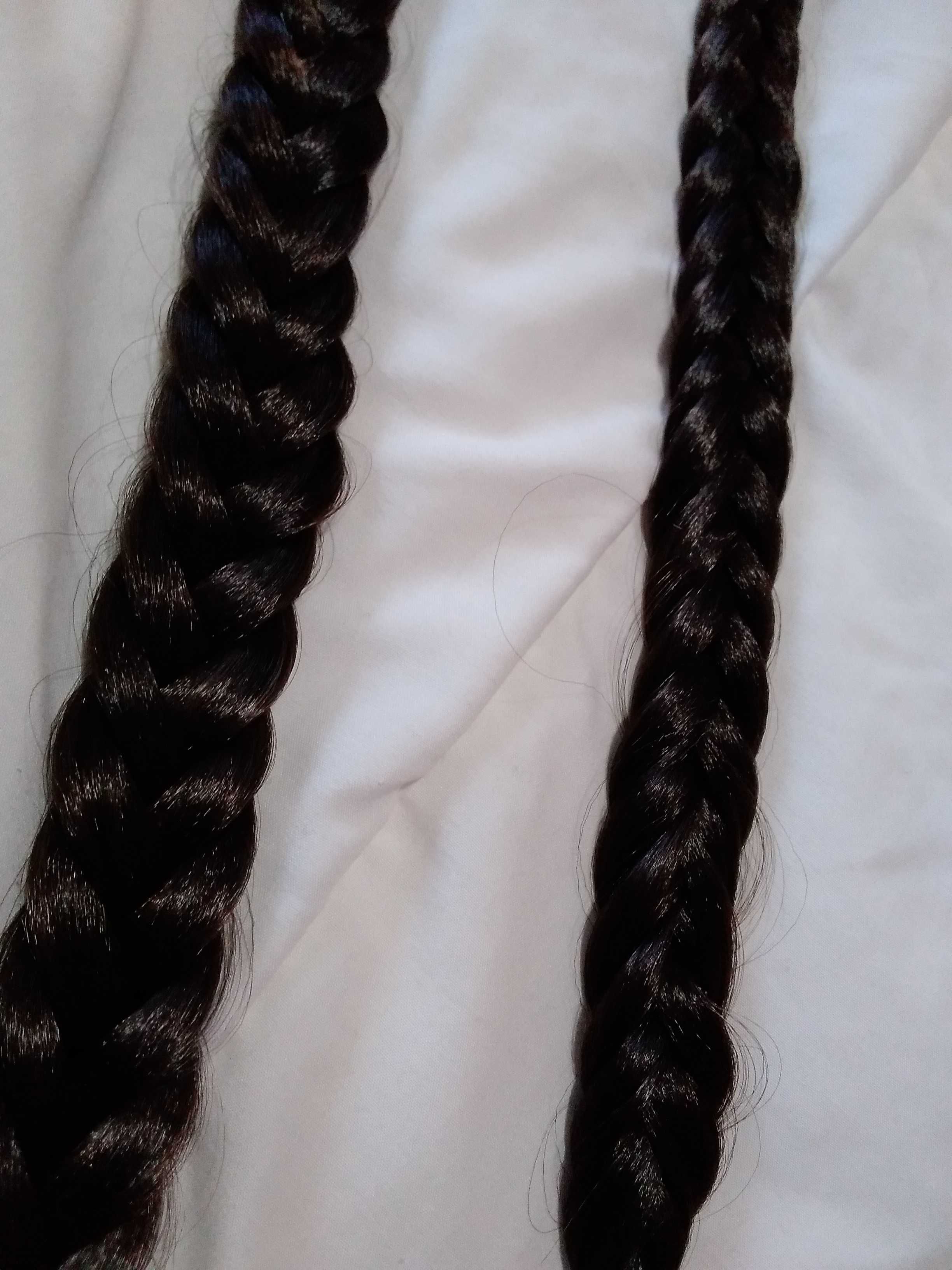 Par tranças sintéticas, cor castanho escuro, novas. 43cm