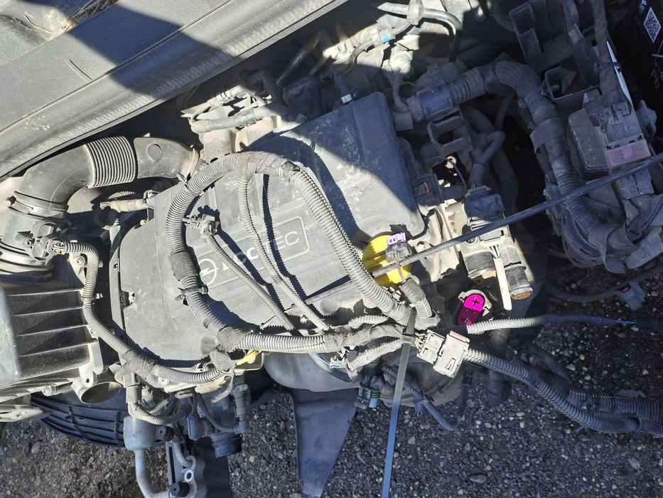 Opel Corsa D E Opel Adam 1.2 16V silnik kompletny kod A12XER 85 tys.km w aucie