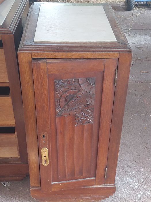 Mesinhas de cabeceira antigas