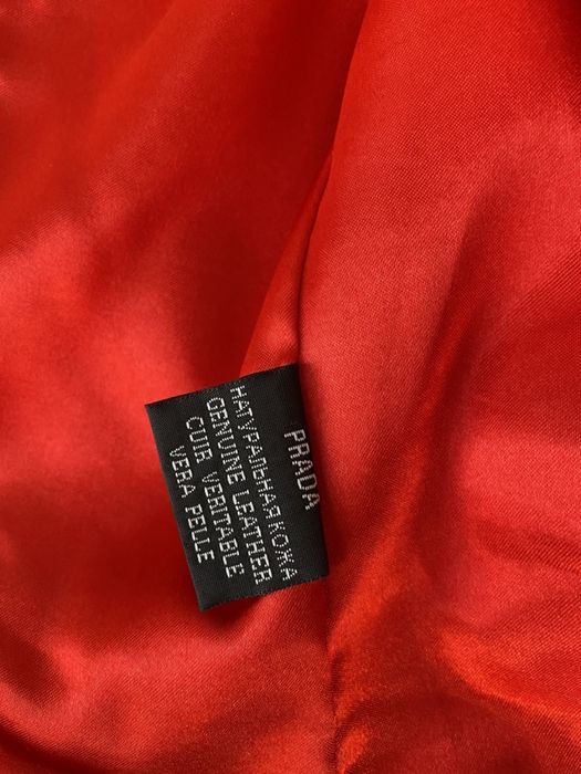 Шкіряна куртка з капюшоном