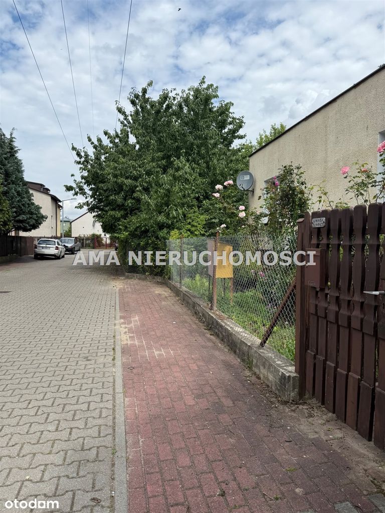 Dom z garażami i dużą dzialką w centrum miasta
