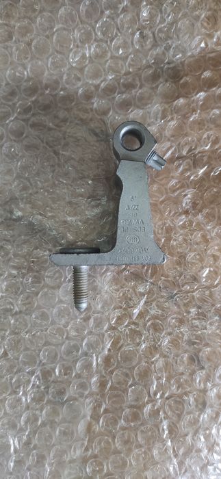 Петля нижняя двери Фольксваген туар 2021годег